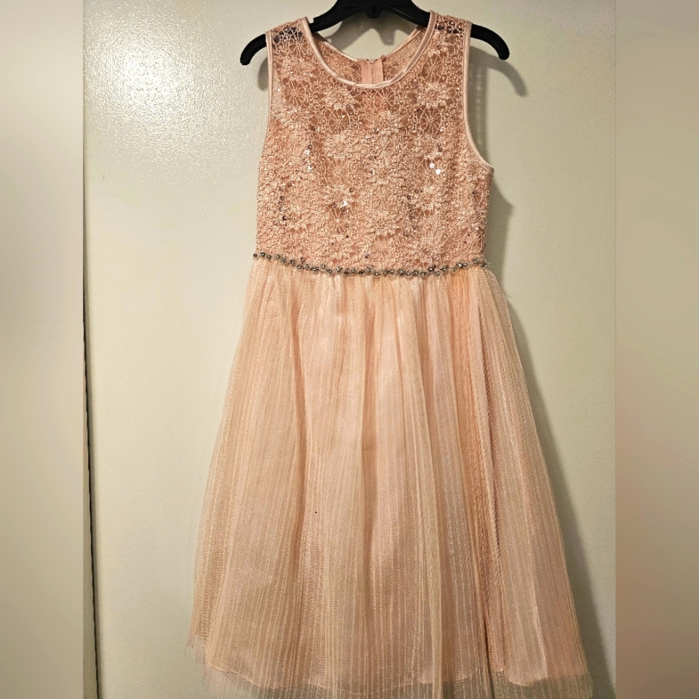 Holiday Girls Dress with a simple row of gems at the waist line size 7